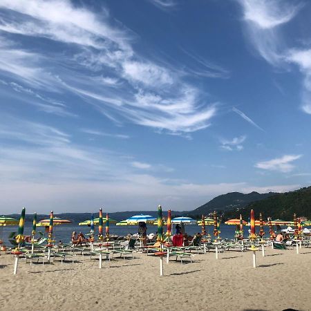Appartamento Lido 'With Parking Space Included' ตอสโกลาโน มาแดร์โน ภายนอก รูปภาพ
