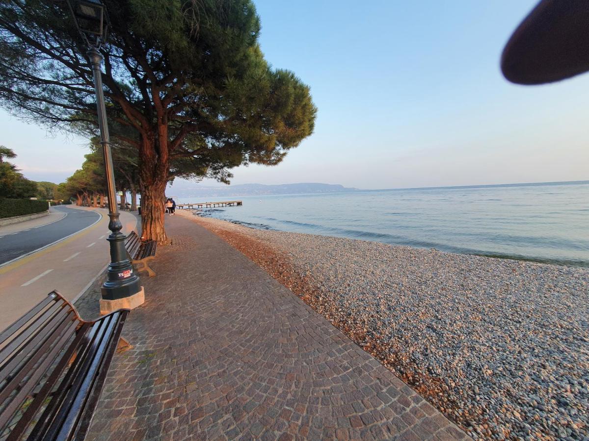 Appartamento Lido 'With Parking Space Included' ตอสโกลาโน มาแดร์โน ภายนอก รูปภาพ
