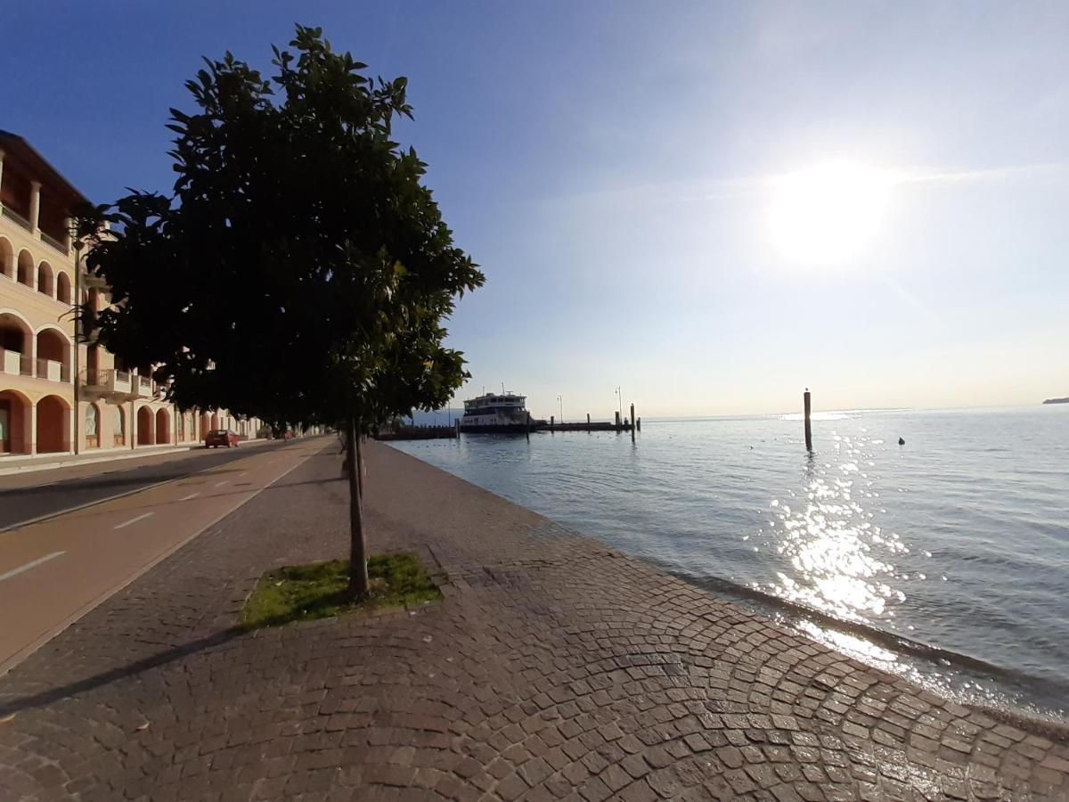 Appartamento Lido 'With Parking Space Included' ตอสโกลาโน มาแดร์โน ภายนอก รูปภาพ
