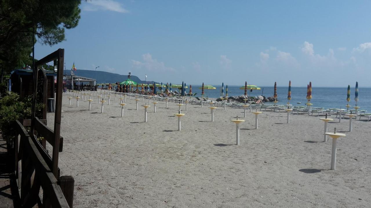 Appartamento Lido 'With Parking Space Included' ตอสโกลาโน มาแดร์โน ภายนอก รูปภาพ