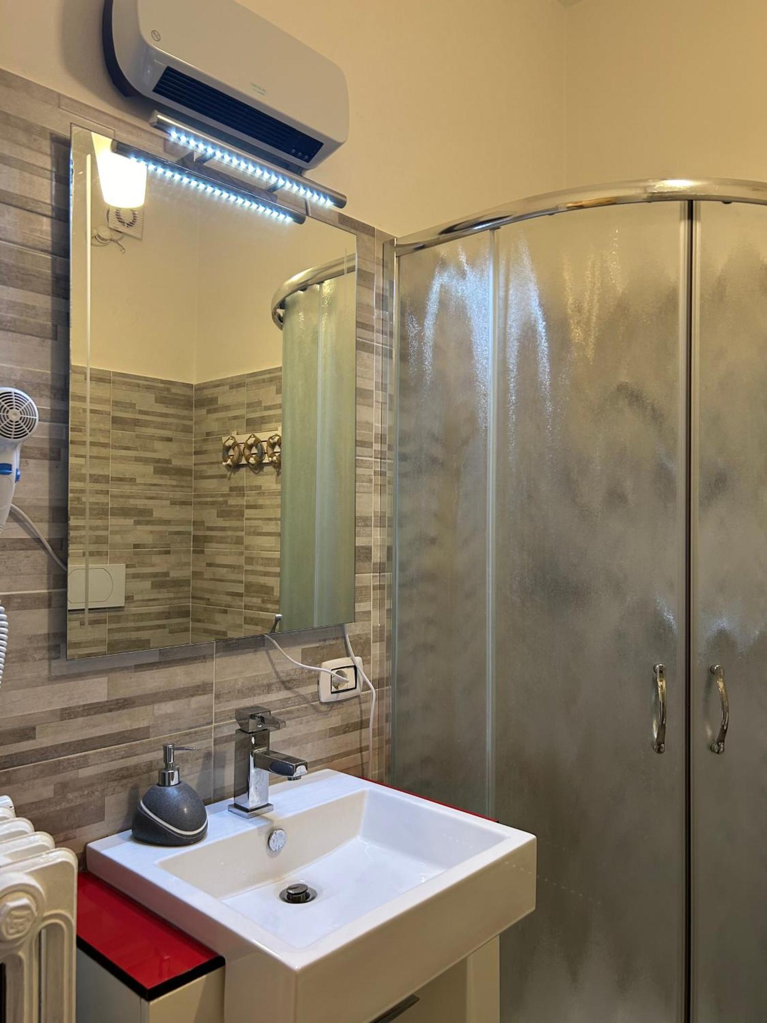 Appartamento Lido 'With Parking Space Included' ตอสโกลาโน มาแดร์โน ภายนอก รูปภาพ