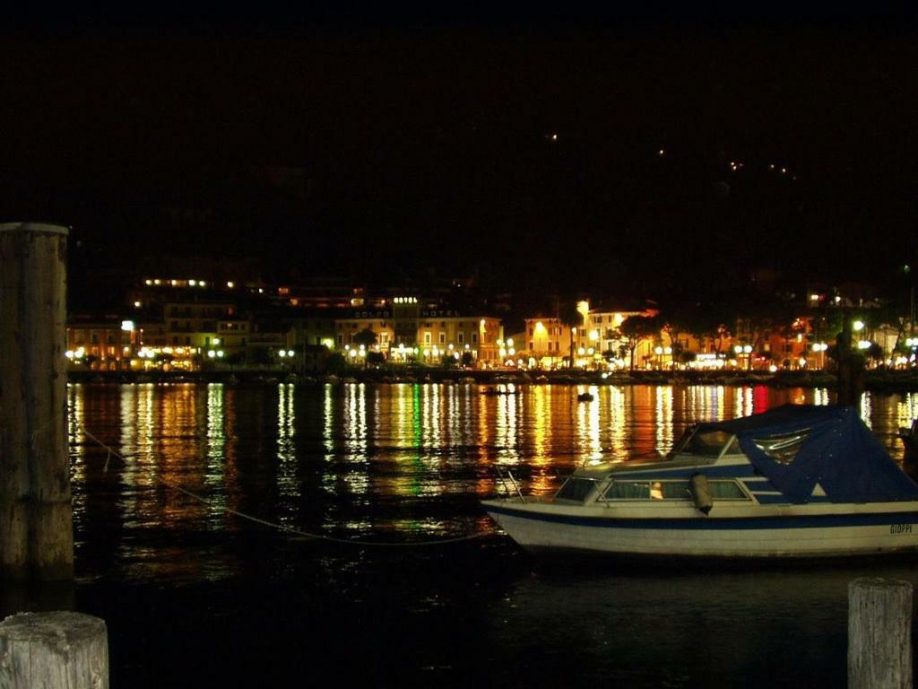 Appartamento Lido 'With Parking Space Included' ตอสโกลาโน มาแดร์โน ภายนอก รูปภาพ