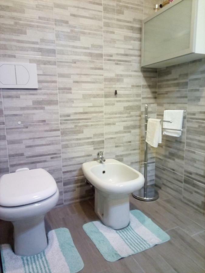 Appartamento Lido 'With Parking Space Included' ตอสโกลาโน มาแดร์โน ภายนอก รูปภาพ